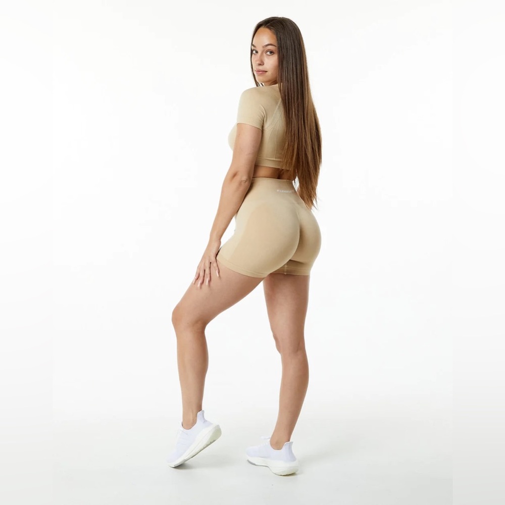 Alphalete Amplify Shorts - Hazelnut